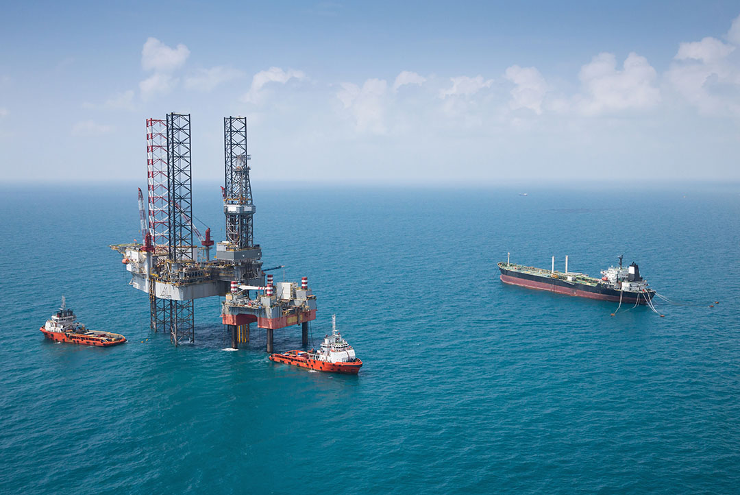 Offshore oil rig handling oil